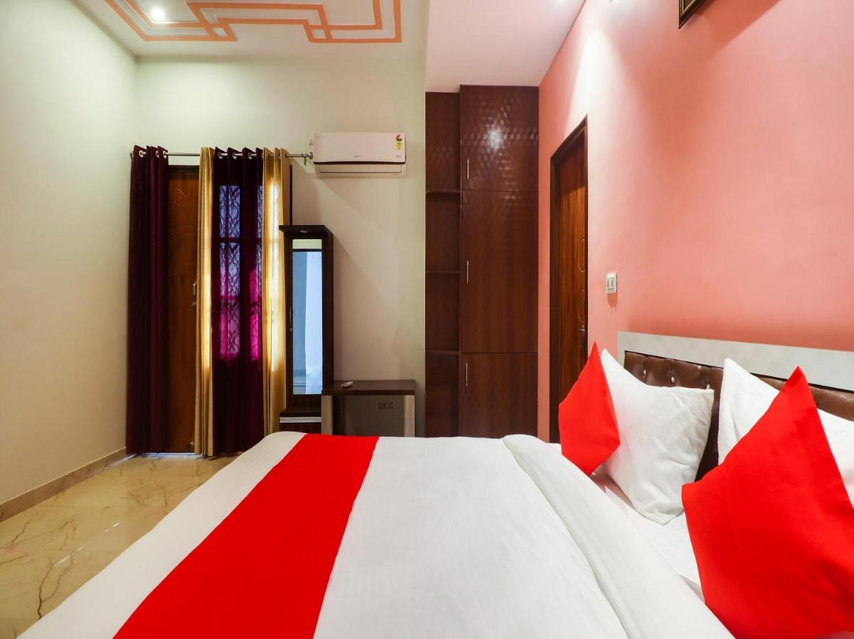 Oyo Lck1233 Rivaaj Palace Lucknow Eksteriør bilde