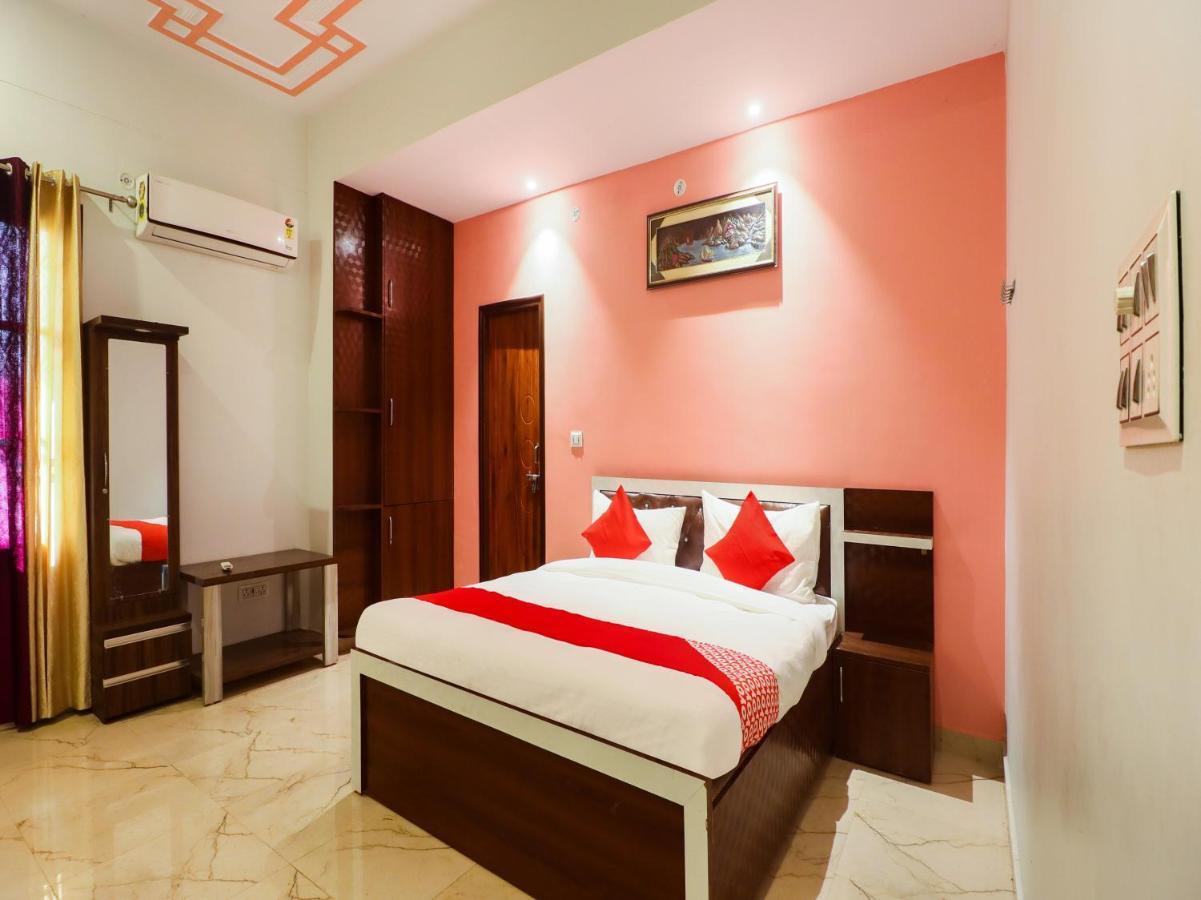 Oyo Lck1233 Rivaaj Palace Lucknow Eksteriør bilde
