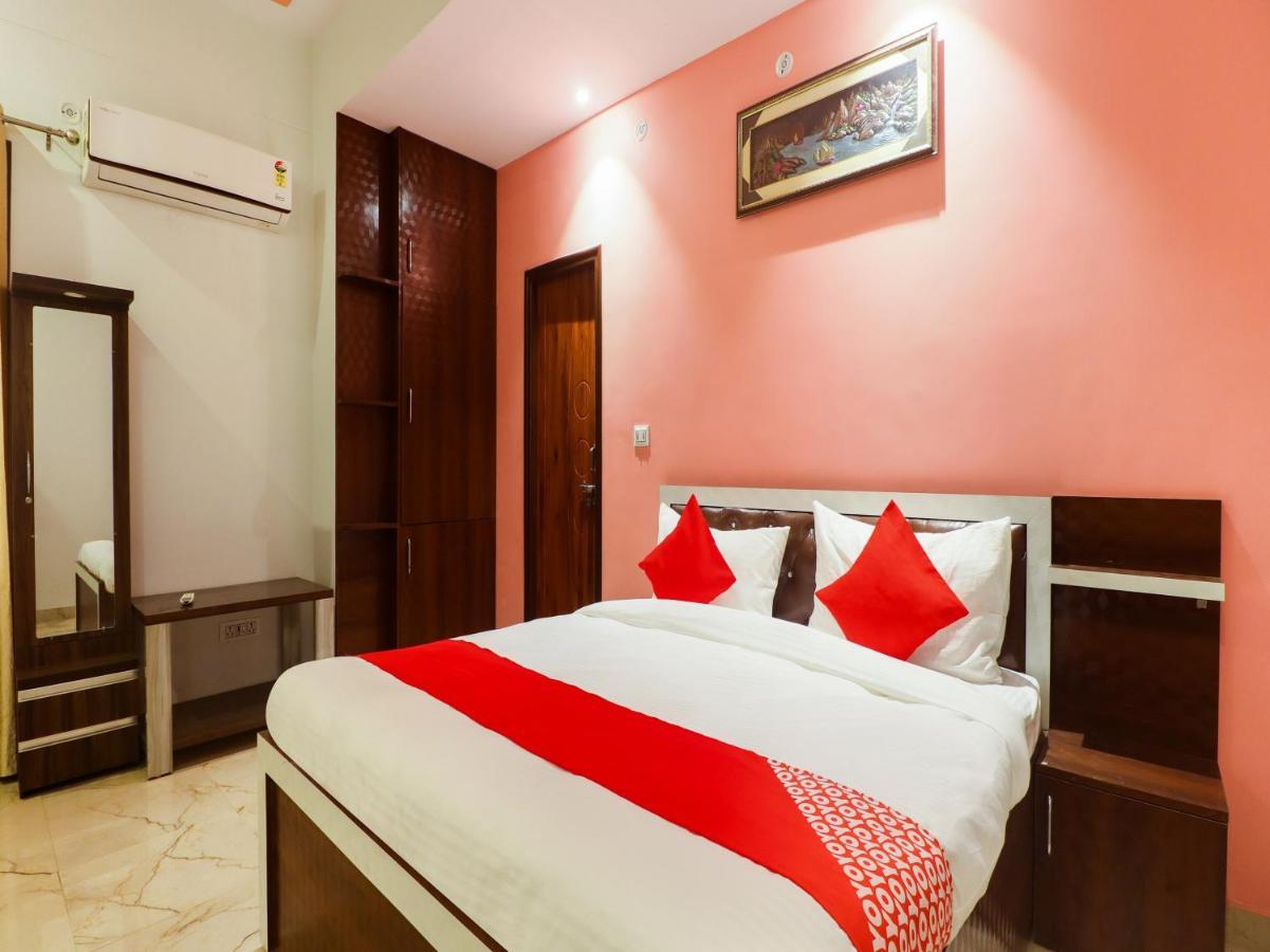 Oyo Lck1233 Rivaaj Palace Lucknow Eksteriør bilde