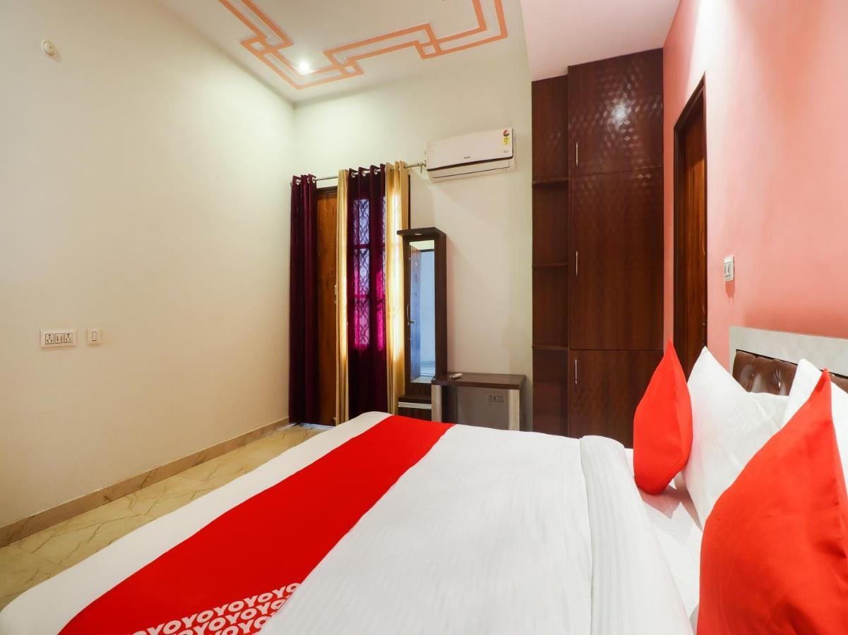 Oyo Lck1233 Rivaaj Palace Lucknow Eksteriør bilde