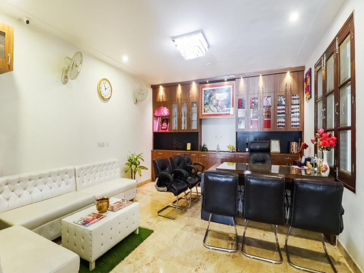 Oyo Lck1233 Rivaaj Palace Lucknow Eksteriør bilde